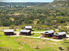 Enchanted Rockview Cabins，位于Crabapple的酒店
