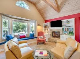 Auburn Farmhouse with Fireplace, Close to Wineries