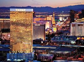 Five Star Trump Hotel No Resort And Cleaning Fees，位于拉斯维加斯的酒店