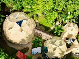 Leon Domes Hotel Boutique，位于莫雷洛斯港的山林小屋