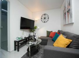 Modern & Luxury APT Zagreb Airport W free WiFi - One Bedroom Apartment，位于大戈里察的酒店