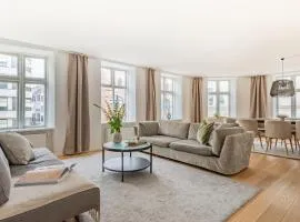 Sanders Regent - Popular Three-Bedroom Apartment Near Central Square