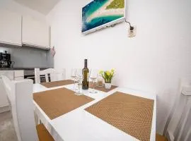 Apartments Magdalena - Standard Apartment with Terrace and Sea View A2