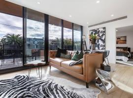 Trendy New York-Style Condo in Vibrant St Kilda，位于墨尔本的酒店