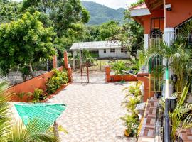 Roses Place，位于Brown Hill Village的酒店