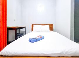 Q-Five Guest House YIA Kulon Progo Mitra RedDoorz，位于Temon的酒店