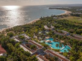 Iberostar Waves Costa Dorada - All Inclusive，位于圣斐利-银港的带停车场的酒店