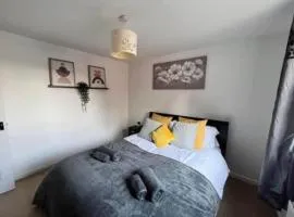 A Cosy 2 Bedroom Flat-Sleeps 4-Free Wifi