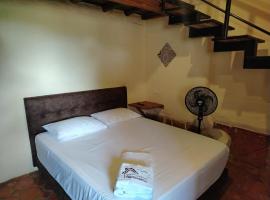 Hostal Baraloma Cerca Al Parque, Con Parqueadero Privado，位于巴里查拉的带停车场的酒店