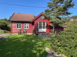2 Bedroom Lovely Home In Lindesnes
