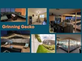 Grinning Gecko 3Bdr2Bath Heated Salt Pool IndoorOutdoor Kitchen Putting Green Bocce Court SheShed Within 6 miles of AMI