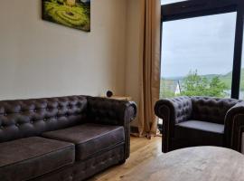 Luxury Cottage with stunning views - by Fairy Pools 5，位于卡博斯特的酒店