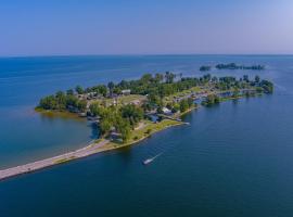 Sun Outdoors Association Island，位于Henderson Harbor的酒店
