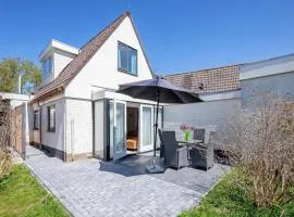 Holiday home with garden and beach