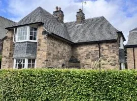Private Bedroom in Detached Home in Newington