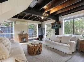 Waterfront Getaway, Pet Friendly & 1 Night Stays!