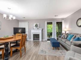 2 Bd 2 Bath Indoor Outdoor Pool Hot tub，位于布兰森的酒店