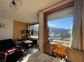 Studio cabine cosy à 5min à pieds des pistes et du centre ville，位于莱热的酒店