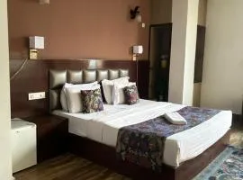 Goroomgo Hotel Twin Spring Gangtok - Restaurant & Parking Facilities - Hotel-at-Prime-Location