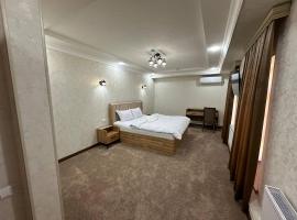 Toj Mahal Hotel，位于Takchilik的酒店