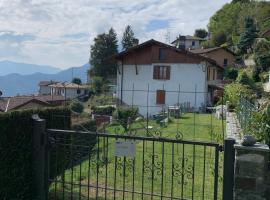 Casa Savina - stupenda vista lago e monti，位于皮尔斯亚的酒店