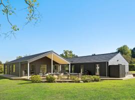 Awesome Home In Fårvang With Sauna，位于福旺的酒店