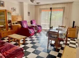 Charmant F2 avec Garage, Terrasse et Véranda, à 500m du Centre et 600m des Cures à Amélie-les-Bains - FR-1-703-131