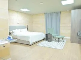 Modern & New furnished Apartments - 10 Mins Drive to Beach