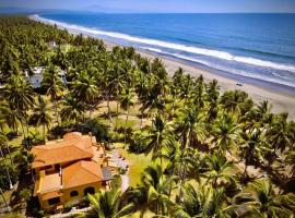 La Villa Linda at Playa Las Tortugas，位于Platanitos的酒店