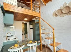 Winter Hut - Tiny House Village，位于圣若阿金的小屋