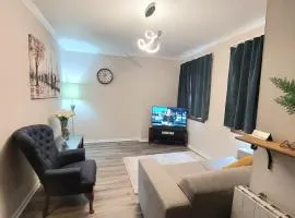 Neat & Comfortable 1 Bedroom Spring Garden Flat