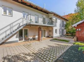 Maisonette mit Kaminöfen Nähe Starnberger See und München，位于明辛的酒店