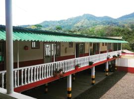 Hotel el CRISTAL Muzo，位于Muzo的酒店