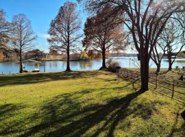 Lakehouse Inks Lake, Texas，位于Buchanan Dam的酒店