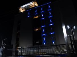 Formula 2 Hotels and Suites，位于Ewu的酒店