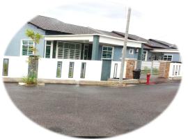 Azzinki HOMESTAY，位于Kampong Bukit Kuang的酒店