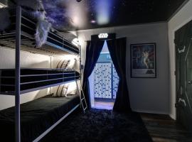 The Space Place Family-Friendly Cosmic-Themed Getaway Near Attractions in Broken Arrow, Oklahoma，位于布罗肯阿罗的酒店