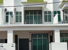 Homestay Ummi Seri Iskandar，位于斯里伊斯兰德的酒店