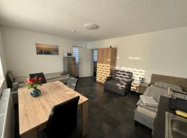 Gästezimmer Fateev 8，位于森登的酒店