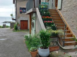 Opaline Yvoire Terrasse avec vue sur le Lac Léman，位于依瓦勒的酒店