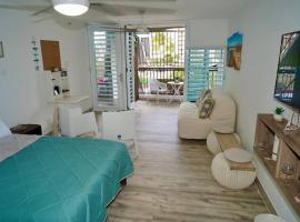 Relaxing Studio Near El Yunque With Pool View，位于卢基约的酒店