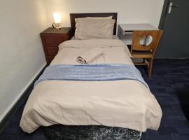 Room near East Midland Airport 5，位于凯格沃思的酒店