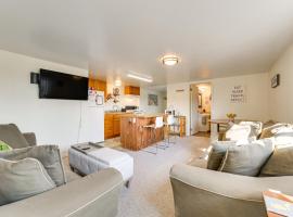 Cozy Apt Less Than 1 Mi Near Lake Huron and Mackinac Island!，位于圣伊尼亚斯的酒店