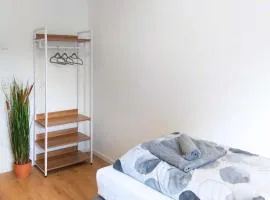 Ferienwohnung 3-4P l 2 SZ I Bad l Balkon l Bergblick l fußläufig zu Zeiss, Hensoldt