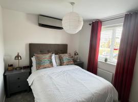 Plush, Peaceful, Air Conditioned Double Bedroom and Private Bathroom In Coxhoe, Durham，位于Coxhoe的酒店