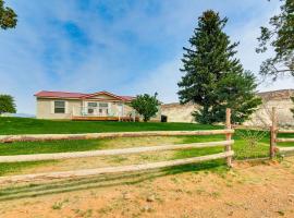 Ranch House in Boulder! Gateway to Nearby Parks!，位于博尔德的酒店