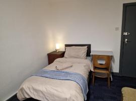 Room near East Midland Airport 7，位于凯格沃思的酒店