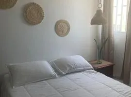 Habitación en apartamento compartido al frente del cc Unico