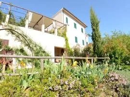 Charming cottage, in the village of Lari