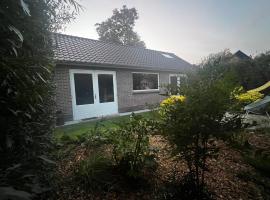 Fun-Size holiday home Zwolle，位于兹沃勒的酒店